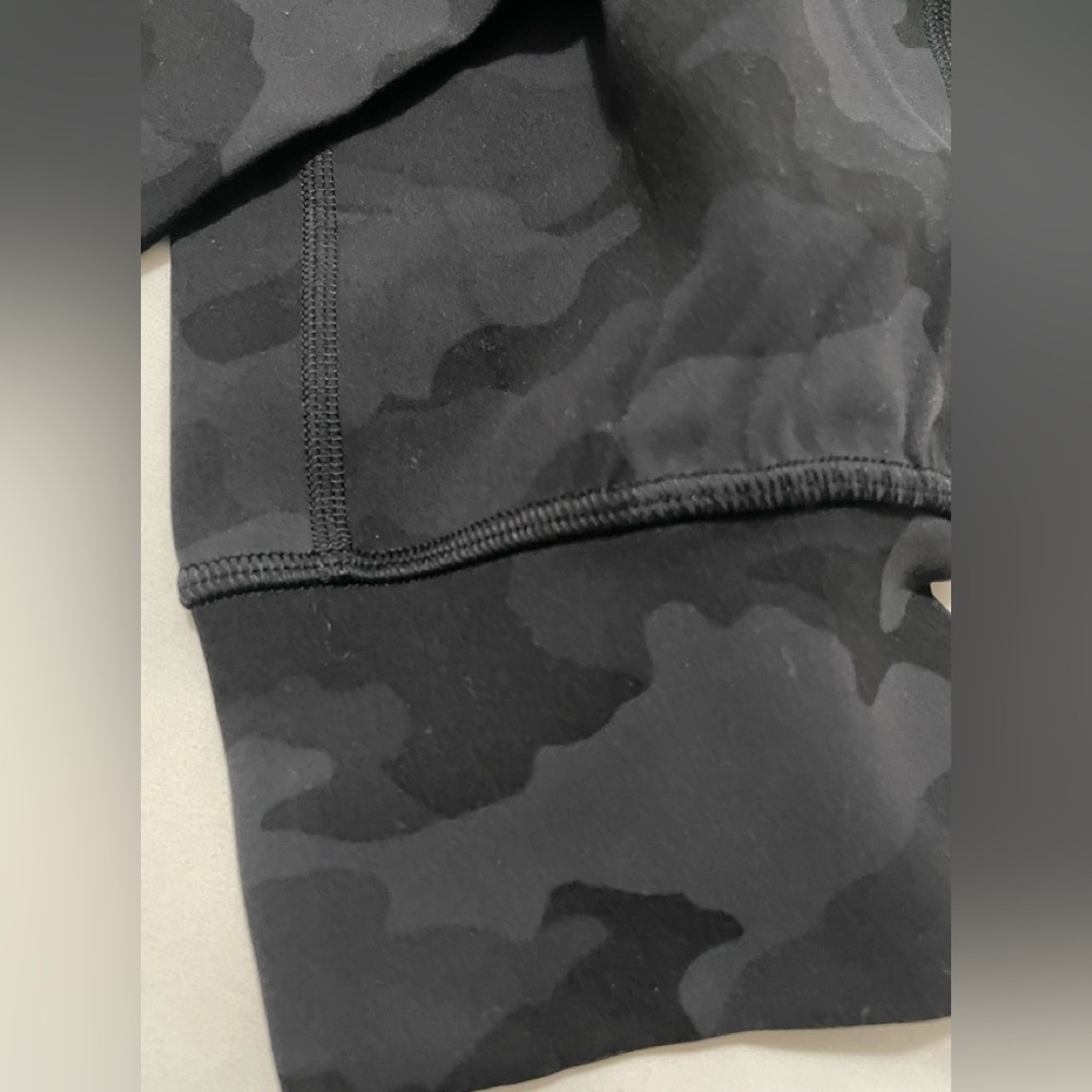 NWOT - Lululemon cropped pants with pockets - Picture 6 of 6